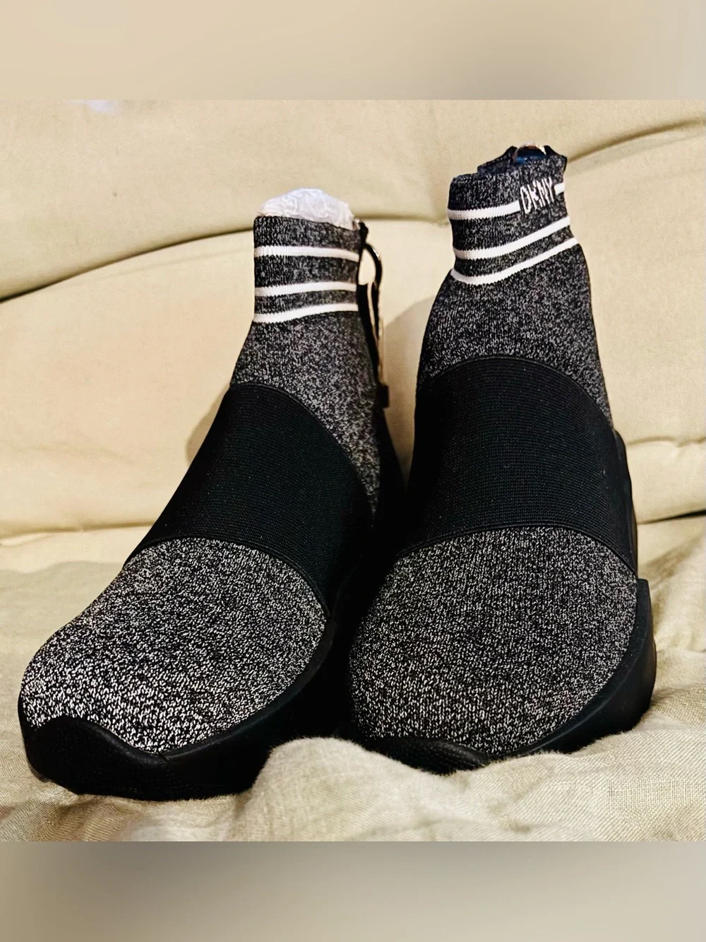 NWT DKNY K209 Reflective Knit Sock Sneakers Women’s Size 8 Slip-On with Box